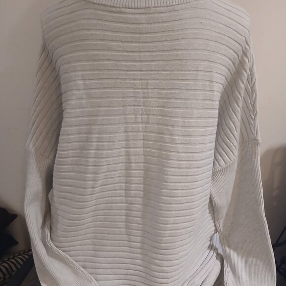 Womans Sweater - Picture 6 of 7